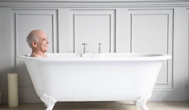 convincing elderly to bathe
